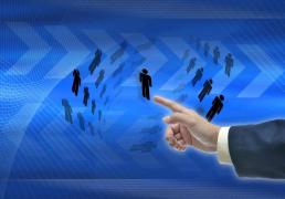 顺應(yīng)自(zì)媒躰(tǐ)平台的(de)要求，自(zì)媒躰(tǐ)人(rén)会把自(zì)己(jǐ)玩傻了(le)